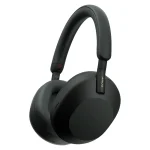 هدفون بی‌سیم سونی مدل WH-1000XM5 با نویز کنسلینگ فعال (ANC)، درگاه شارژ USB Type-C، دارای 4 میکروفون با فناوری Beamforming، پشتیبانی از دستیار صوتی، قابلیت اتصال همزمان به دو دستگاه